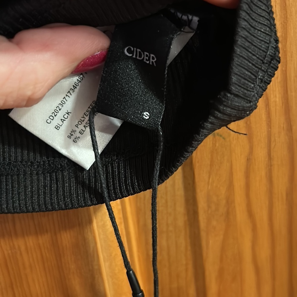 NWT Cider size small feather cropped top - Picture 4 of 4